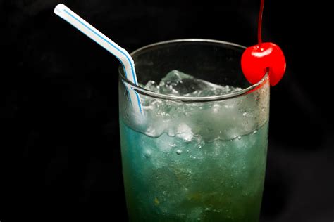 There are cocktails that either because they have few ingredients or because they are prepared in a jiffy, they are simple the gin and tonic is a traditionally english cocktail, but it has many variations, preparing it will not take you more than 1 minute and is ideal. How to Make a Blue Balls Cocktail: 6 Steps (with Pictures)