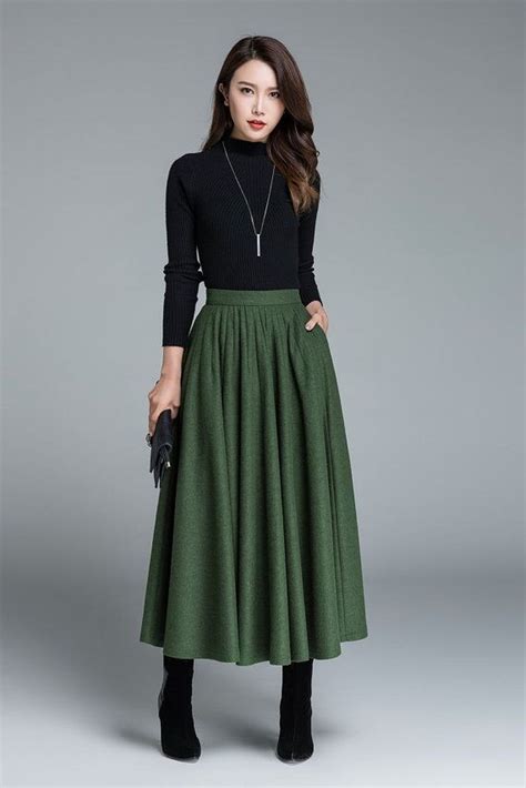 Modest But Classy Skirt Outfits Ideas Suitable For Fall