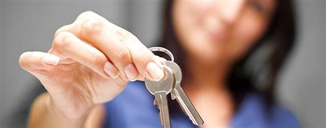 Keys, clefs, key in the door, running and more. Five essential tips for first-time homebuyers | Lamudi