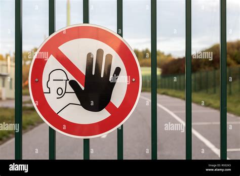 Forbidden Sign Hi Res Stock Photography And Images Alamy