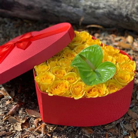 Romantic Yellow Heart Hatbox Our Flower Gallery