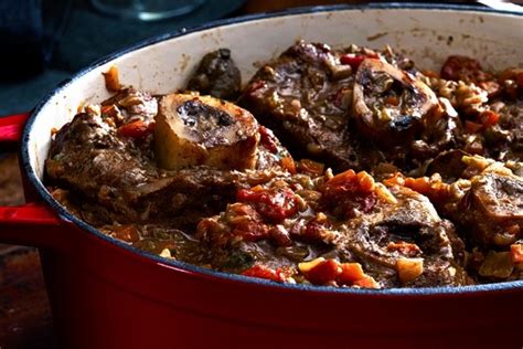 4 osso buco 1 leeks2 cloves of garlics1 tsp salt1 tsp pepper1 tsp turmeric music: Simple & Easy Portuguese Osso Bucco