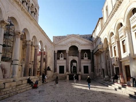 The Peristyle Of Diocletians Palace Split 2020 Alles Wat U Moet