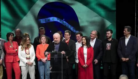 Lula faz discurso sobre ida para o 2º turno amadurecer as propostas