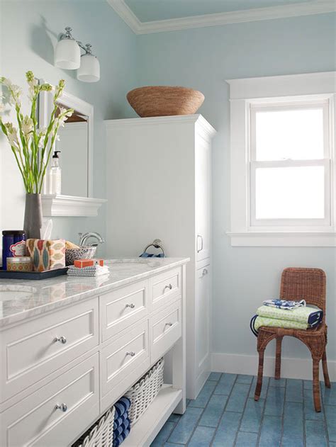 Some of the best color ideas for painting a bathroom is mixing pale gray ceiling with embellished gray walls and wooden framing. Tens of Color Ideas for Small Bathrooms - HomesFeed