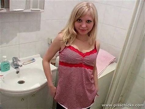 Blond Babe With Shaven Pussy Piss Movie