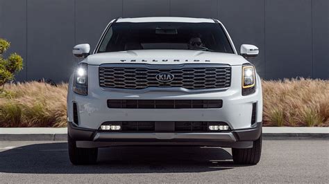 Read our opinion and compare specs including price, safety, mpg, cargo capacity, interior the kia's ride quality and powertrain feel more refined and luxurious than the hyundai's, which still felt great. Hyundai Palisade vs. Kia Telluride: A Features Comparison ...