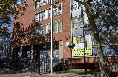 Panel Votes To Close 10 Struggling New York Schools Wsj