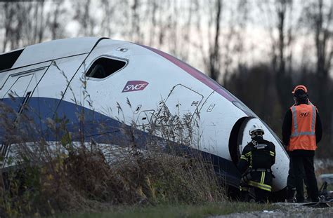 Photo Gallery Tgv Train Derails And Crashes In France Killing At Least Ten People Multimedia