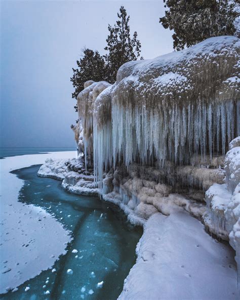 25 Ft Frozen Cliffs Off Of Lake Michigan Door County Wi 3276x4096