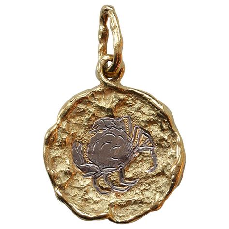 Cancer zodiac characteristics reveals that one of the most striking negative points about the cancerians is that they are very unpredictable. Chaumet 18 Carat White and Yellow Gold Cancer Zodiac ...