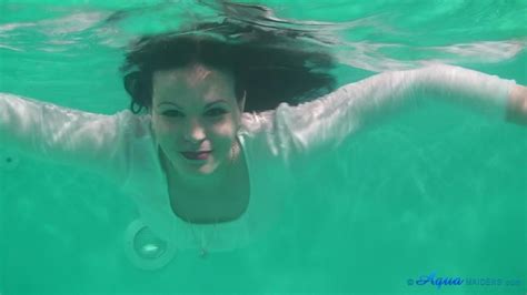 Women Underwater In Clothes Underwater Wet Look Wet Clothes Pinterest Clothes Cgi And Woman
