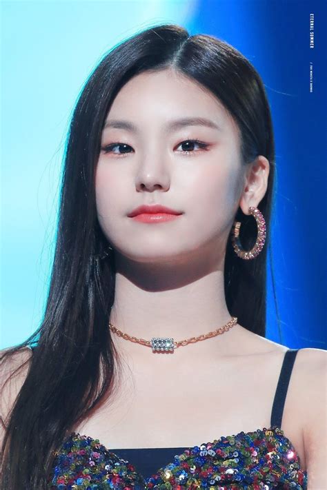 Just 10 Rare Occasions When Itzy’s Yeji Wore Her Hair Down Free Nude Porn Photos