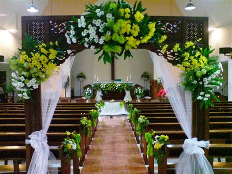 Menyediakan jasa dekorasi bunga untuk berbagai event. Alamanda Puspita: Dekorasi Sakramen & Pemberkatan Gereja