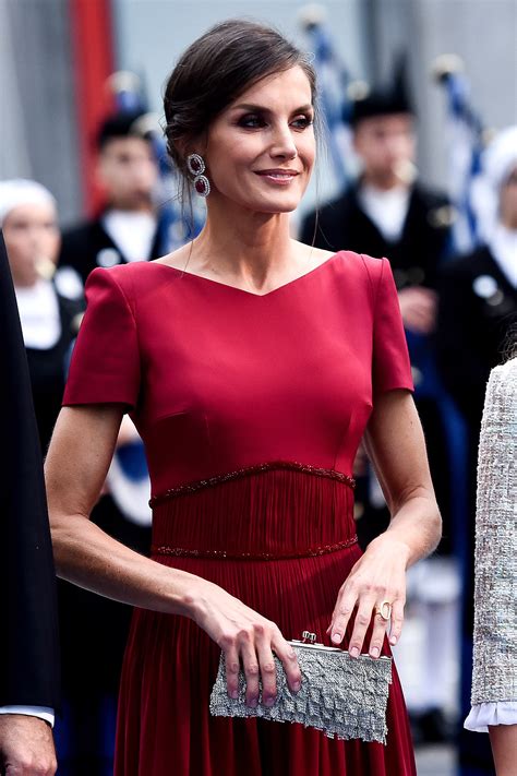 Letizia Ortiz Lleva Un Vestido Y Look En Rojo Vogue