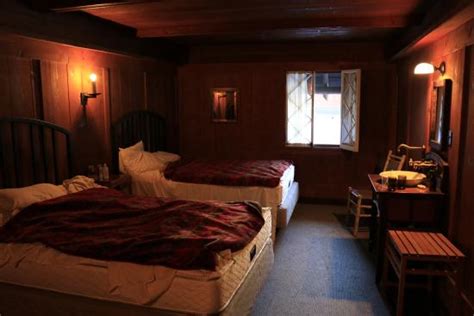 The old house portion of the inn was completed in 1904; Room 118 at OFI - Picture of Old Faithful Inn, Yellowstone ...