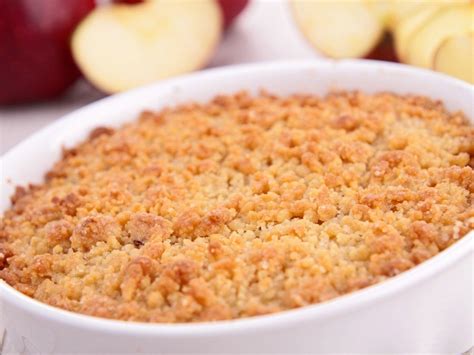 Le crumble pommes poires banane chocolat un dessert facile et