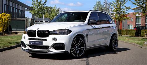 Bmw currently sells over 2.5mm vehicles annually, and yes, all of them come with fully functioning turn signals. BMW X5 M50d M-Performance Parts | DBS Automotive