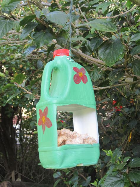 Milk Bottle Bird Feeder Artesanato De Garrafa Id Ias De Jardinagem Ideias Inovadoras