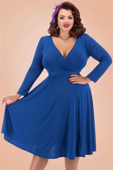 They both opted for bodycon outfits. 50s Lyra Long Sleeves Dress in Royal Blue