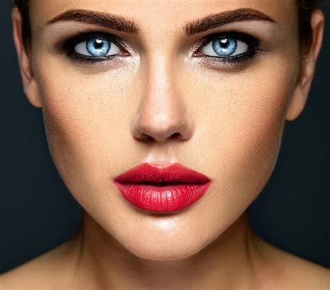 free photo closeup portrait of sensual glamour beautiful woman model lady with fresh daily makeup