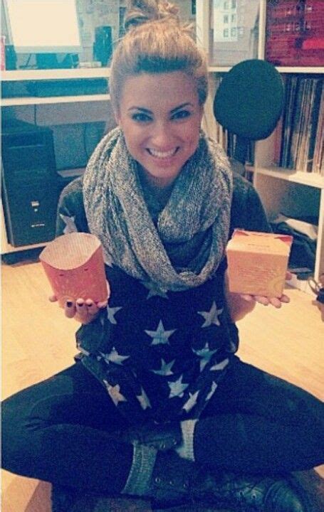 Tori Kelly Grammy Crochet Scarf Old School Love Her Olds