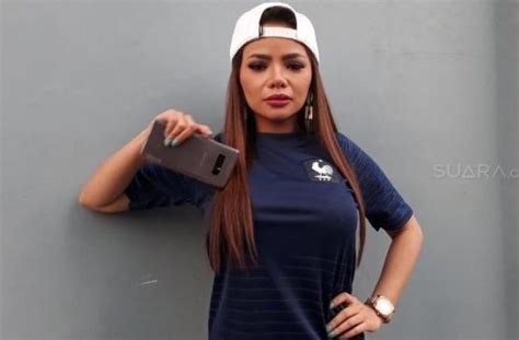 Dinar candy terbaru gratis dan mudah dinikmati. Video Goyang Hot Dinar Candy di Dalam Mobil, Cekidot! - MataMata.com