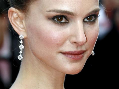 Amazing Top Female Actresses In Hollywood Pictures