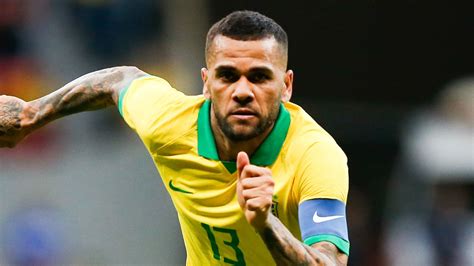 Dani Alves es nuevo jugador de Sao Paulo por las próximas tres