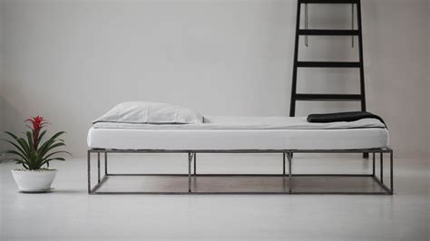 Weitere ideen zu bett, bett bauen, bett selber bauen. Bildergalerie des Metallbetts ION aus Berlin • MAZANLI in 2021 | Bett ideen, Minimalistisches ...