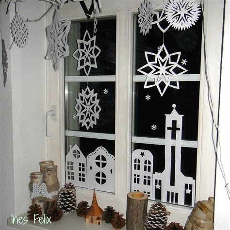 Bei vorlagen365.de können sie viele schöne kostenlose vorlagen herunterladen. Weihnachts-Fensterdeko aus Papier Das ist die Weihnachtsdekoration für unser Küchenfenster. So ...