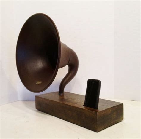 Acoustic Iphone Speaker Dock Utilizing A Vintage Antique Atwater Kent