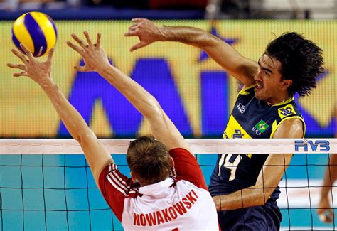 Mesmo assim, conseguiu equilibrar o confronto. Toque Esportivo: Brasil arrasa Polônia no Mundial de Vôlei