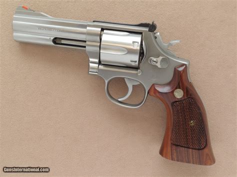 Smith And Wesson Model 686 Distinguished Combat Magnum Cal 357 Magnum