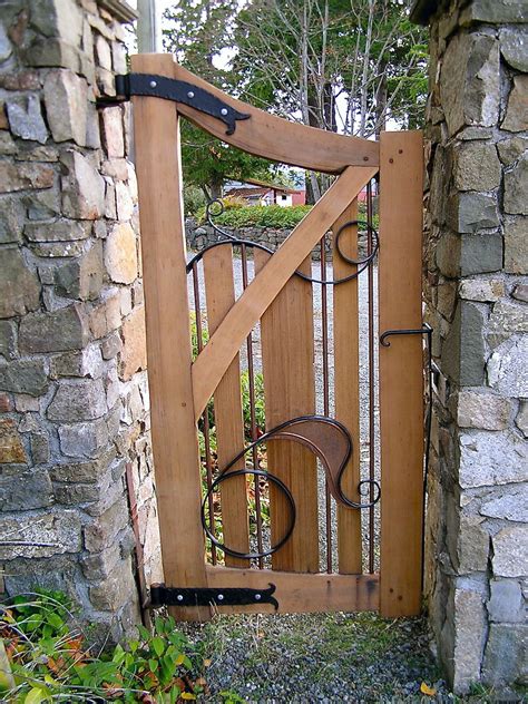 43 Gorgeous Old Secret Garden Doors Inspirations You Must Try Garden