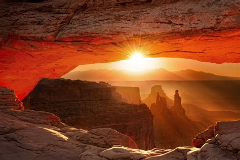 The Amazing World Mesa Arch Canyonlands National Park San Juan