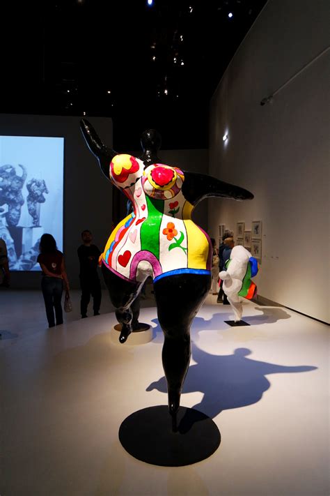 Sculpture Nana Dansante Danseuse By Niki De Saint Phalle Exposiiton