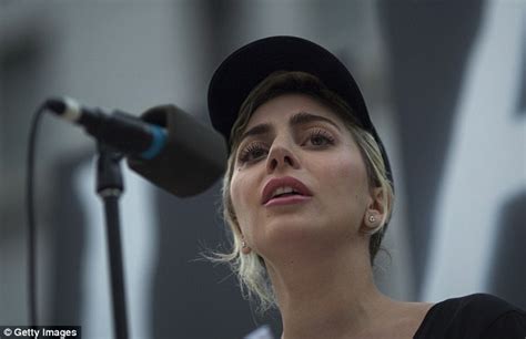 lady gaga breaks down at vigil in memory of the orlando shooting victims daily mail online