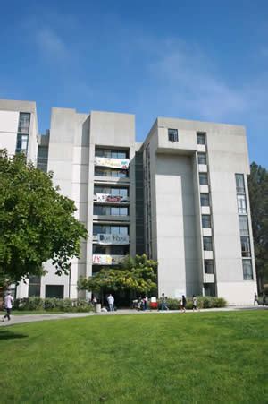 · yes, there are 7 colleges at ucsd! Living at Muir