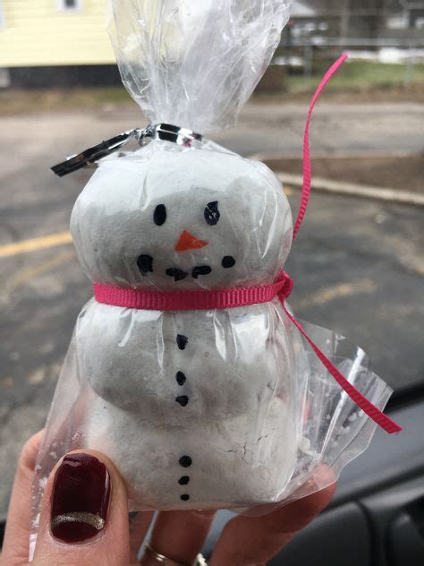 Snowman Treat Using Mini Powdered Donuts Snowman Treats Powdered