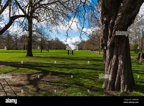 Kensington Gardens Hyde Park Stock Photo Alamy