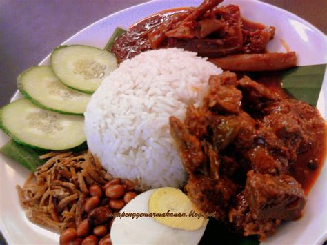 Nasi lemak served in singapore and malaysia is not complete without this sambal to accompany it. Saya Penggemar Makanan: Nasi Lemak sambal sotong + Rendang ...