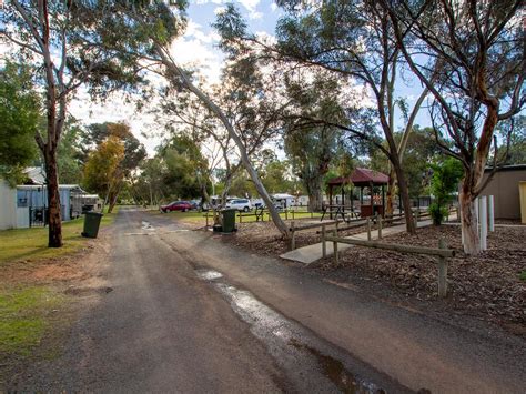 A riverside park, very popular with water skiers, scope to develop further. morgan-facility-6 - Morgan Riverside Caravan Park