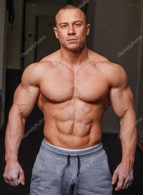 Muscular Male Anatomy Dynamic Poses
