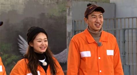 Running man's jeon so min and fellow actor, oh dong min recently faced dating rumors following a series of photo uploads that sparked suspicion. Lee Kwang Soo Playfully Proposes to Jeon So Min on ...