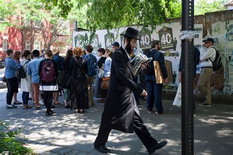 Hasidic Williamsburg As Seen By One Who Left Sect The New York Times