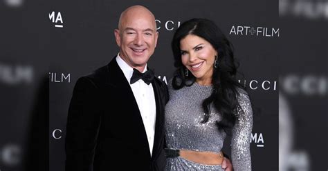 Jeff Bezos dueño de Amazon se compromete con su novia
