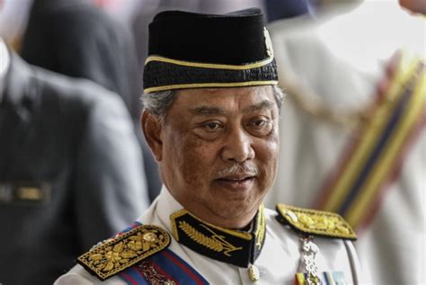 Tun hussein onn, merupakan perdana menteri malaysia yang ke tiga, memimpin negara dari tahun 1976 hingga 1981. Muhyiddin Yassin Dilantik sebagai Perdana Menteri ke-8 ...