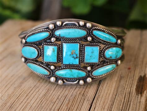Vibrant Bracelet With Blue Gem Turquoise