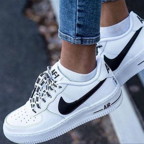 Auch in weiss auf lager!!! Wo gibt es diese Nike Schuhe af1? (Sneaker, Snipes, air-force)